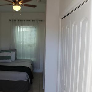 Studio Lit King-Size